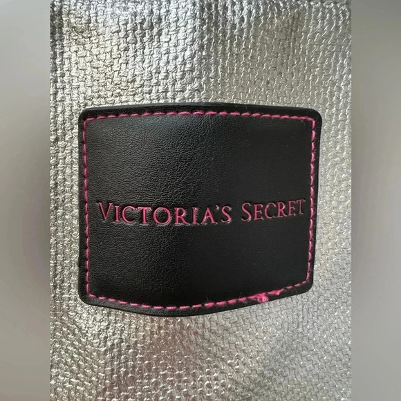 Victoria’s Secret | Limited Edition Silver
Weekender Tote Bag 2017. - Picture 5 of 16